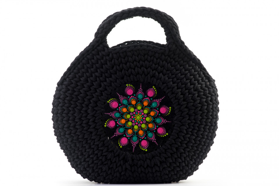 Horgolt táska mandalával, fekete/többszínű