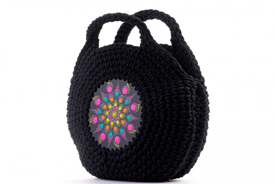 Horgolt táska mandalával, fekete/többszínű
