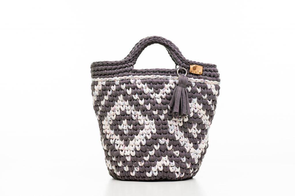 Horgolt táska szürke/fehér mintával