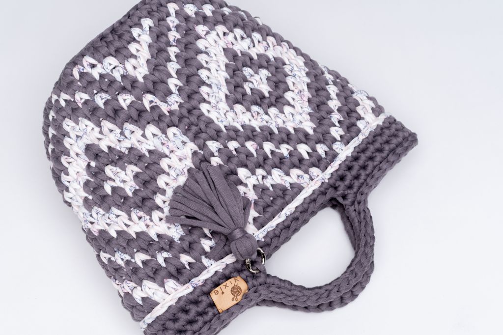 Horgolt táska szürke/fehér mintával