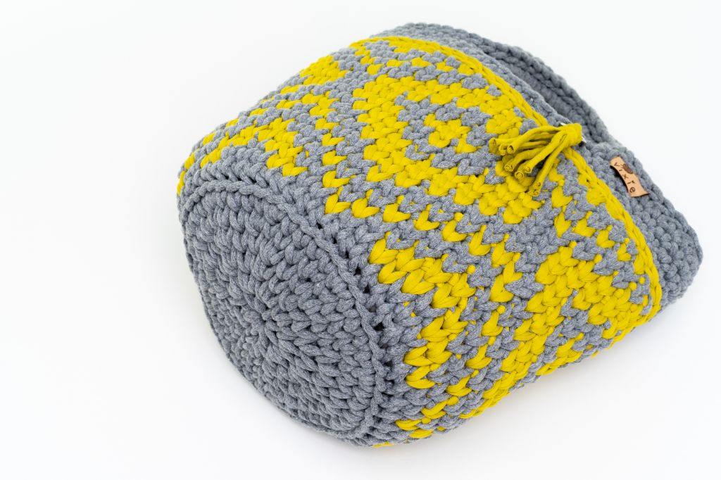 Horgolt táska szürke/sárga mintával