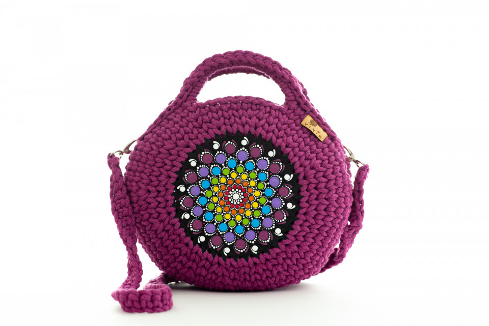 Horgolt táska magenta-többszínű mandalával