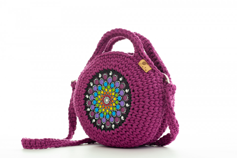 Horgolt táska magenta-többszínű mandalával