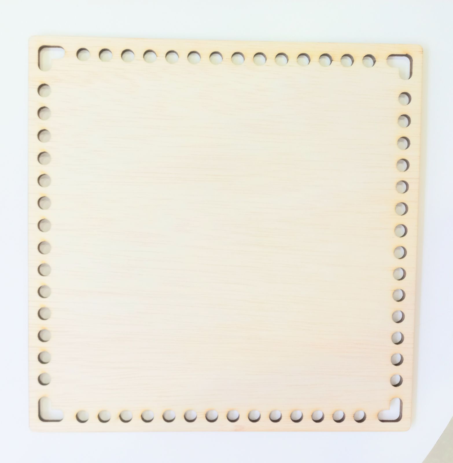 25 cm-es természetes négyzet alakú fa alap