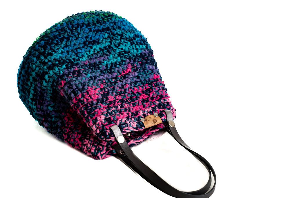 Horgolt táska színes fonalból - kék és rózsaszín