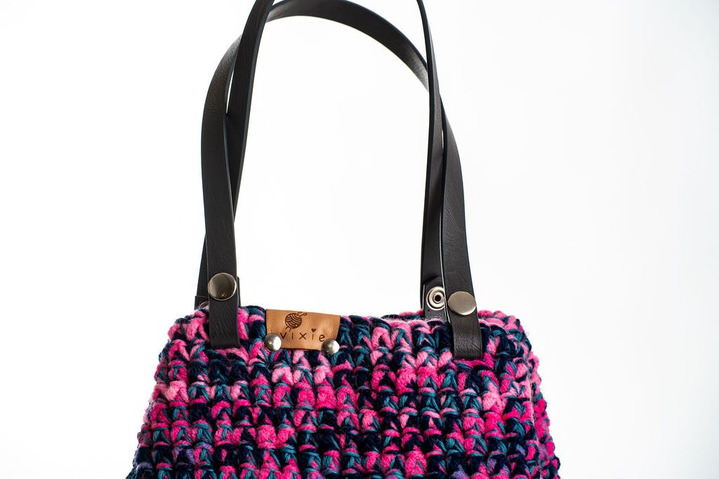 Horgolt táska színes fonalból - kék és rózsaszín