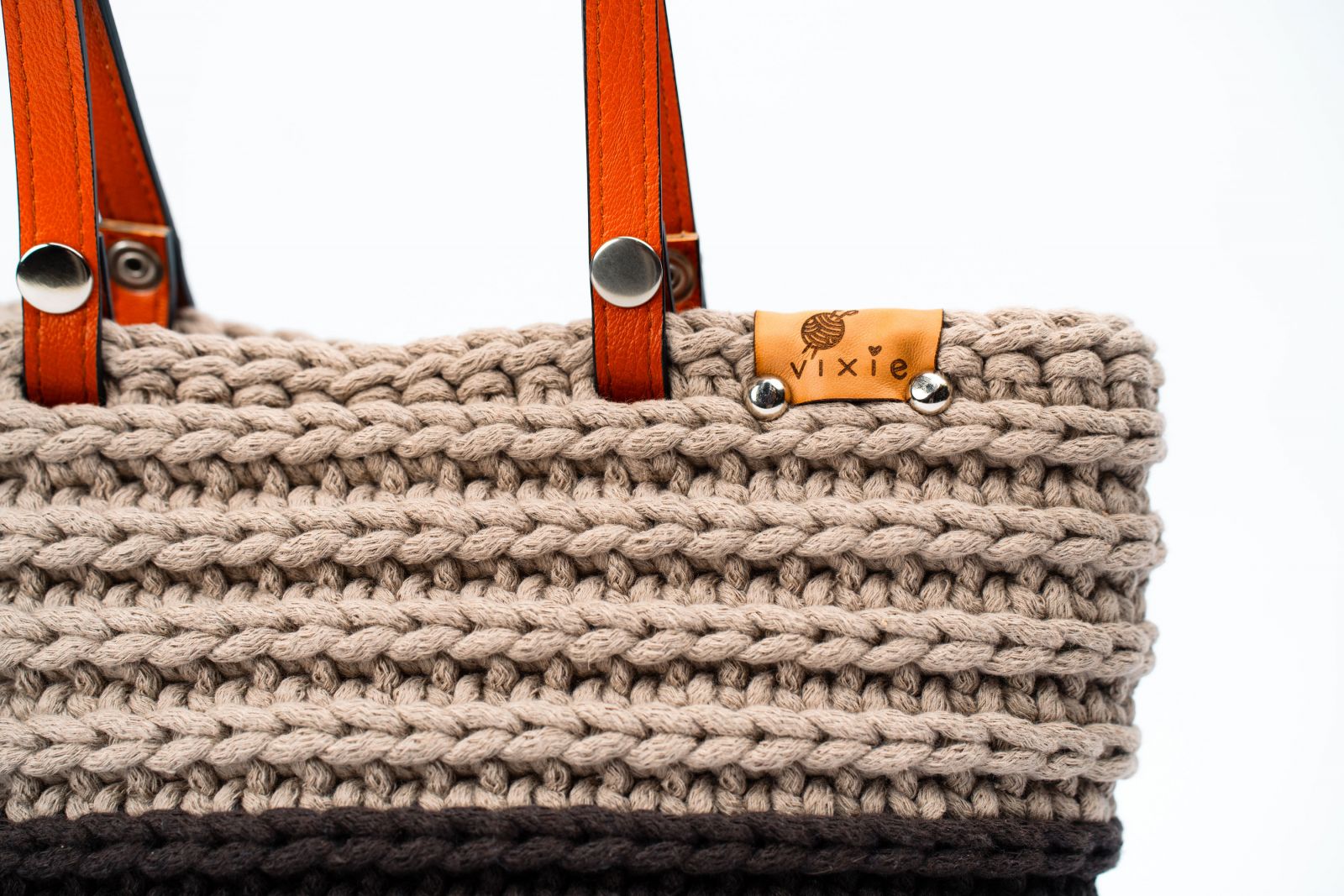 Csíkos horgolt táska - barna