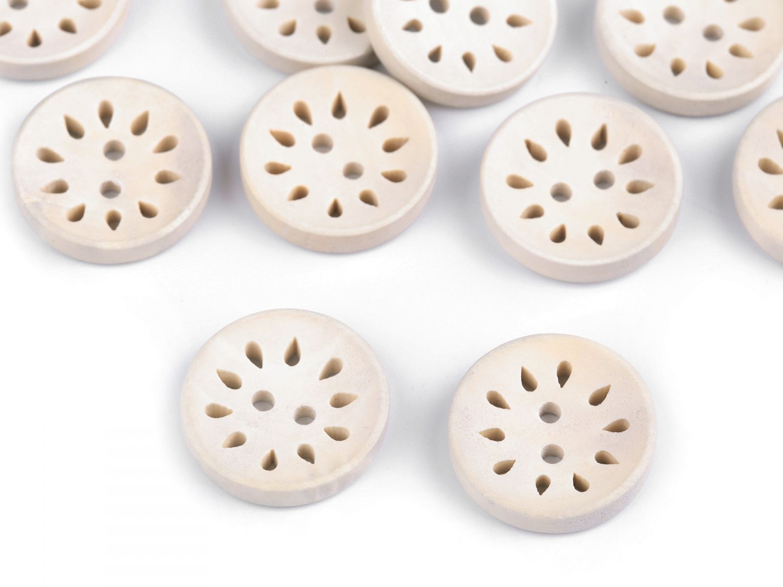 Nasturi decorativi din lemn cu decupaje