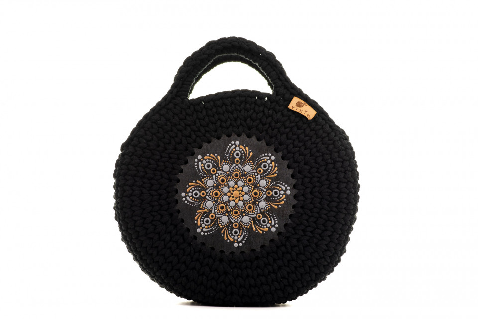 Horgolt táska fekete mandalával - arany/ezüst