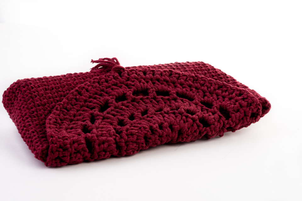 Bordó borítékos horgolt táska