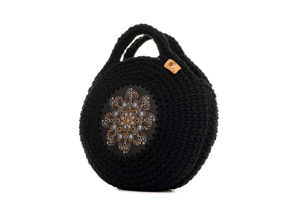 Horgolt táska fekete mandalával - arany/ezüst